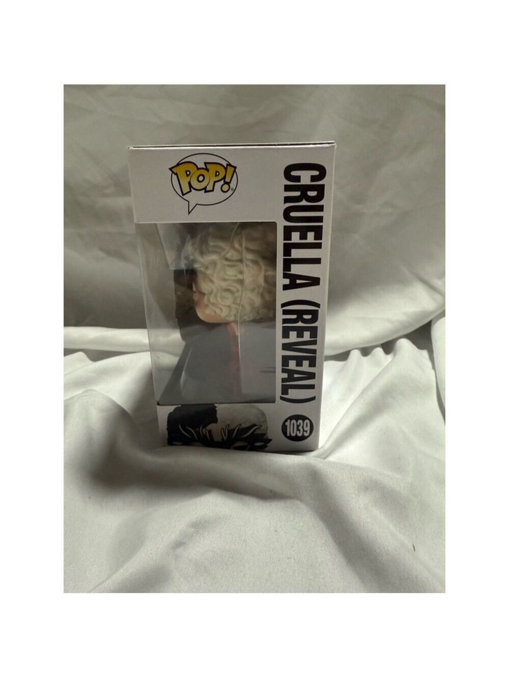 Funko Pop! Disney Cruella (Reveal) Vinyl Figure #1039 - Picture 4 of 6